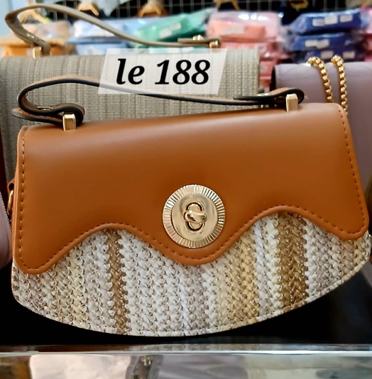 Women's Elegant Crossbody Handbag with Woven Straw Design and Premium Leather Flap Closure