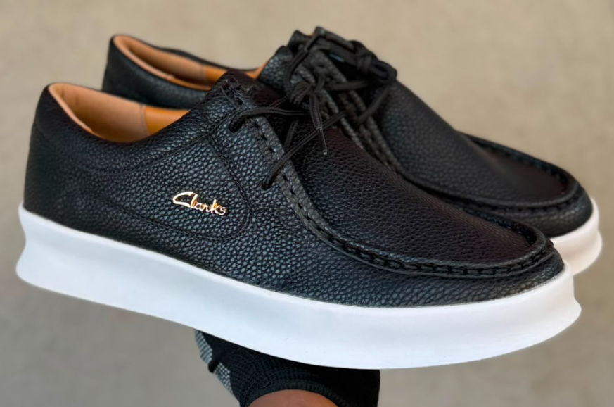 Clarks Men's Moc-Toe Low-Top Shoes
